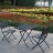 Set salon de jardin pliable compose d une table carree avec plateau en resine tressee et deux chaises.